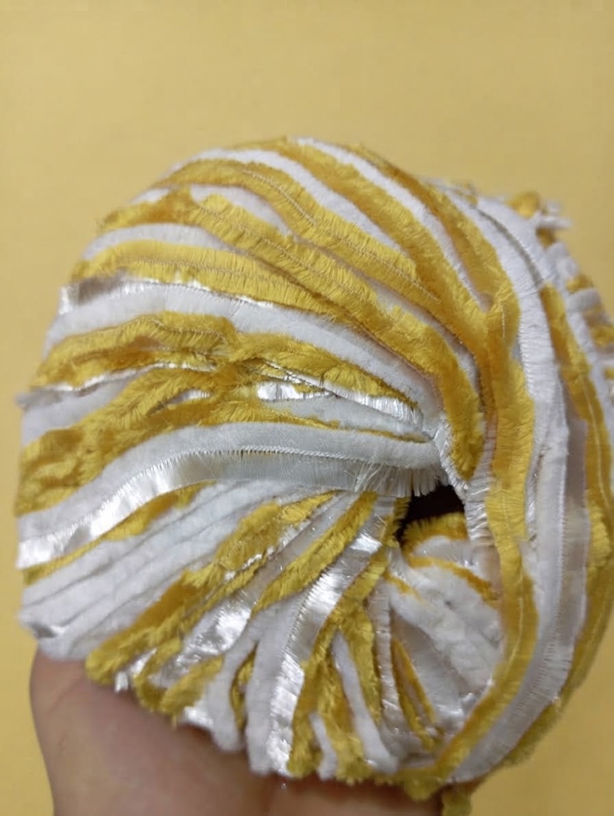 0156 fantazi örgü ipi 484 gr